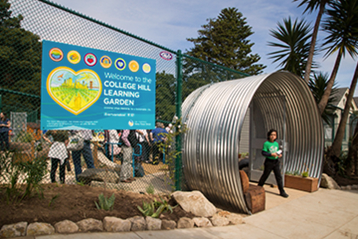 The tunnel entrance of the learning center