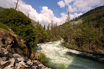 sección de un río torrencial