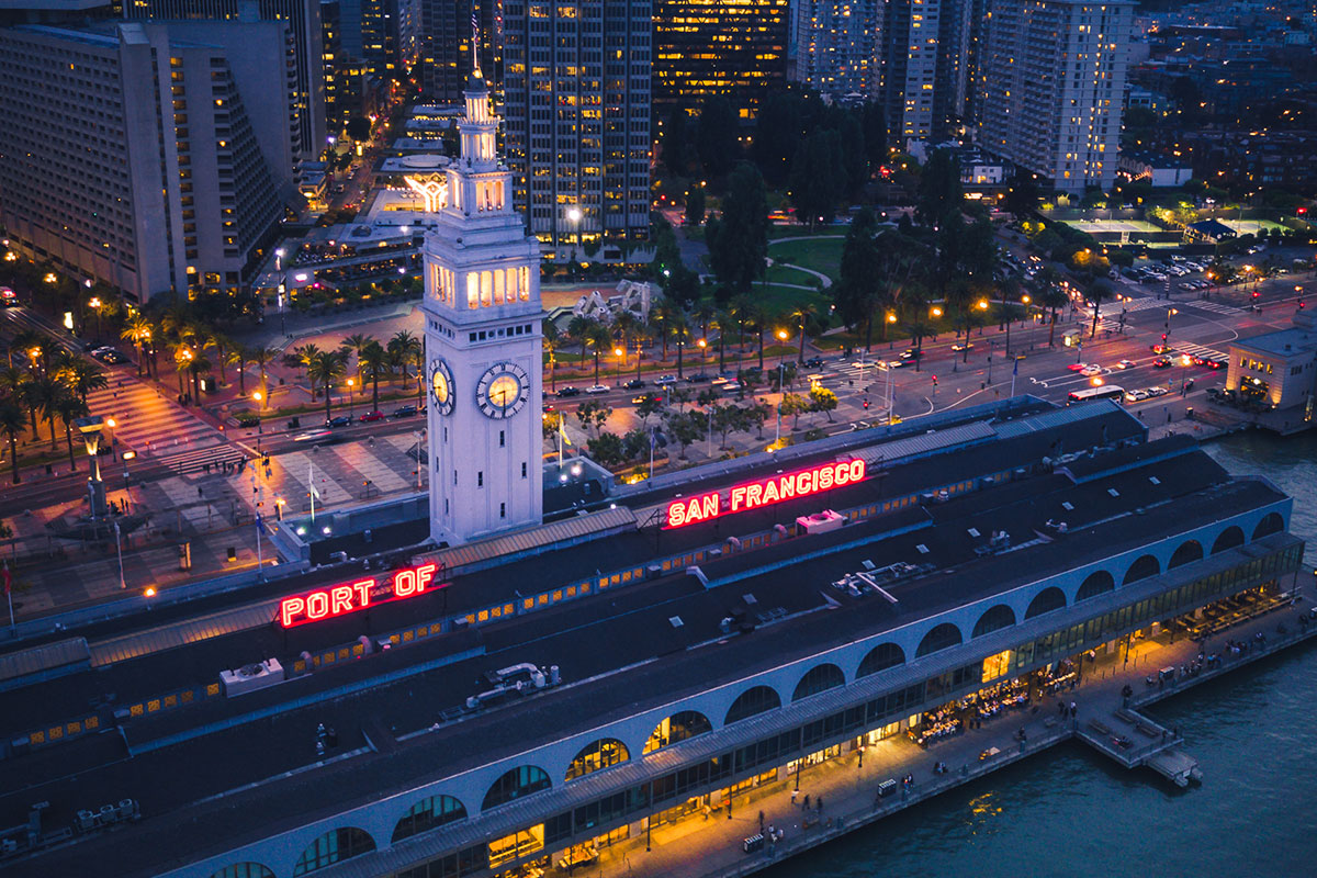 Puerto de San Francisco en la noche