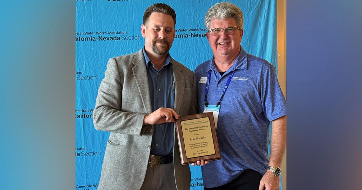 Ryan Macaulay receiving the "Exemplary Operations Supervisor Award."