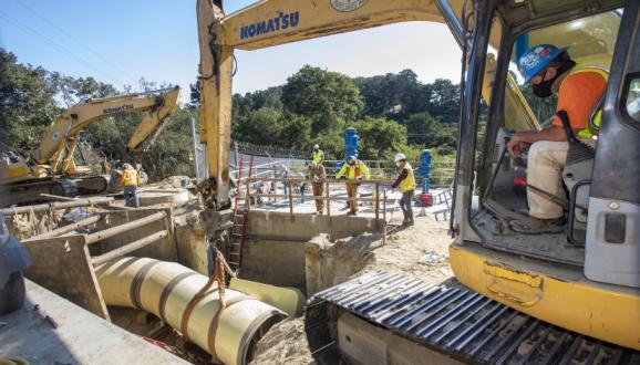 lowering section of pipeline into trench